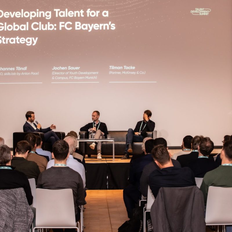 Panel Discussion on Talent Development at FC Bayern Jochen Sauer (FC Bayern) discussing with Tilman Tacke (McKinsey)